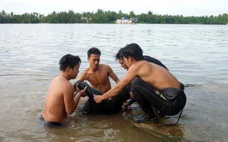 Đội cảnh sát "vớt xác" ở Sài Gòn ảnh 1