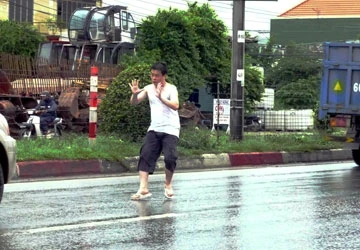 Người tâm thần quậy khu dân cư ảnh 2