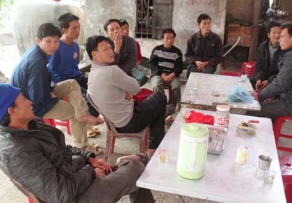 Dừng trục vớt tàu, ưu tiên tìm kiếm ngư dân ảnh 1