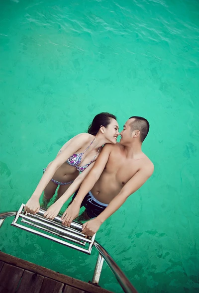 Ngọc Thạch mặc bikini chụp ảnh cưới ảnh 4