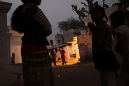 "Sốc" với hủ tục con gái sinh ra phải đi bán dâm tại Ấn Độ ảnh 2