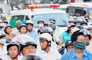 Mọi người vẫn nhường nhau đó chứ ảnh 1 Mọi người vẫn nhường nhau đó chứ ảnh 1