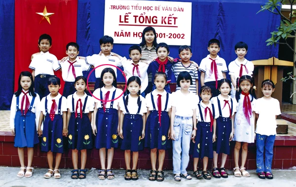 Á hậu Dương Tú Anh bụ bẫm từ bé ảnh 4