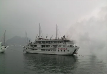 Cháy tàu du lịch QN 5798-Syrena tại Vịnh Hạ Long ảnh 1