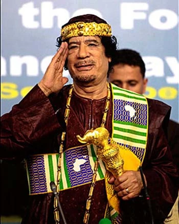 Thời trang "quái" của ông Gaddafi ảnh 14