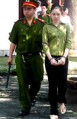 Người đẹp mang tội 'hiếp dâm' ảnh 1