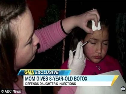 Sốc với bà mẹ tiêm botox vào mặt bé gái 8 tuổi ảnh 2