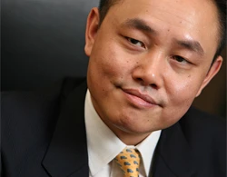 Tỷ phú từng giàu nhất Trung Quốc bị án tù ảnh 1