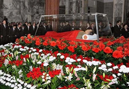 Vì sao Triều Tiên công bố kết quả khám nghiệm tử thi ông Kim Jong-il? ảnh 1