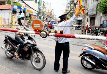 PGS-TS Phạm Xuân Mai: Phải kiên trì mới có văn hóa giao thông ảnh 1 PGS-TS Phạm Xuân Mai: Phải kiên trì mới có văn hóa giao thông ảnh 1