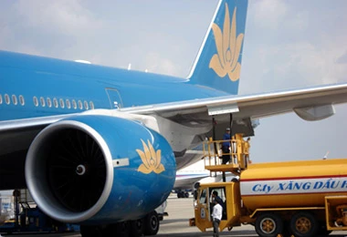 Vinapco đang tiếp nhiên liệu cho máy bay của công ty mẹ - Vietnam Airlines. (Ảnh: Vinapco)