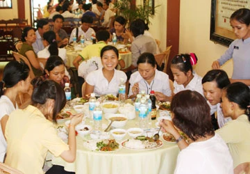 Đem cơm từ Long An lên TP.HCM ảnh 2 Đem cơm từ Long An lên TP.HCM ảnh 2
