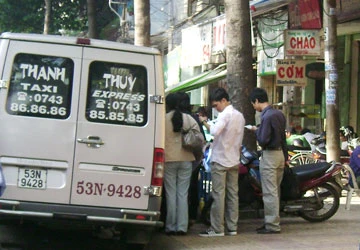 Nở rộ xe “dù”, bến “cóc” có thu phí ảnh 1