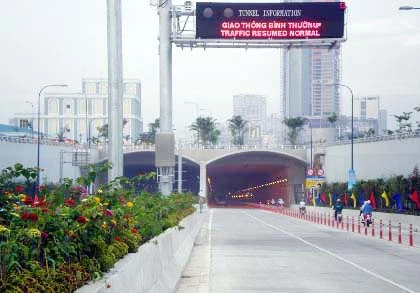 Những hình ảnh đầu tiên thông hầm Thủ Thiêm ảnh 10