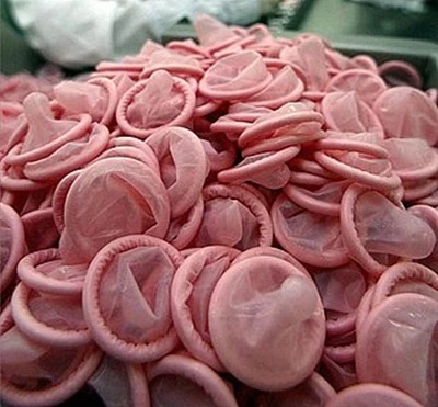 2 triệu bao cao su rởm trong hầm ngầm ảnh 1