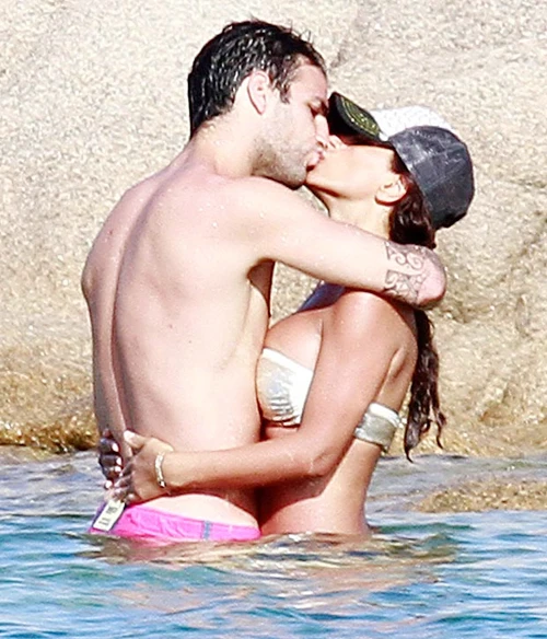 Fabregas bị tố cướp vợ người ảnh 1