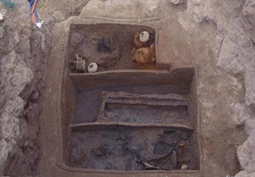 Phát hiện quan tài nạm lục ngọc, vàng mười trong mộ cổ ảnh 2