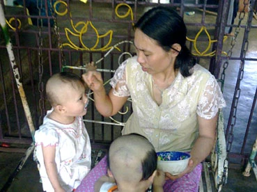 Người mẹ của 32 cô nhi ảnh 2