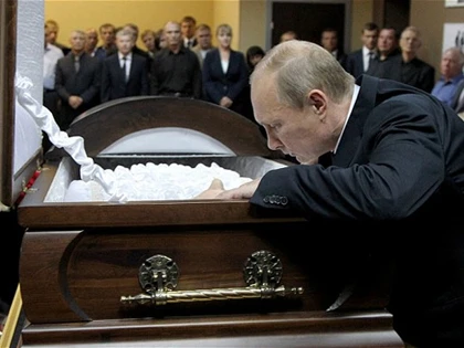 Ông Putin trốn ống kính tại lễ tang thầy ảnh 2