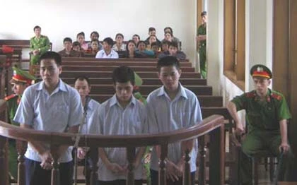 3 anh em họ hiếp dâm tập thể bé gái 12 tuổi ảnh 1