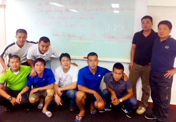 Cả đoàn lên đường, riêng đội bóng ở nhà ảnh 2