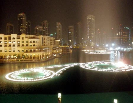 Vào trong tháp Dubai chọc trời vừa bị sét đánh ảnh 6