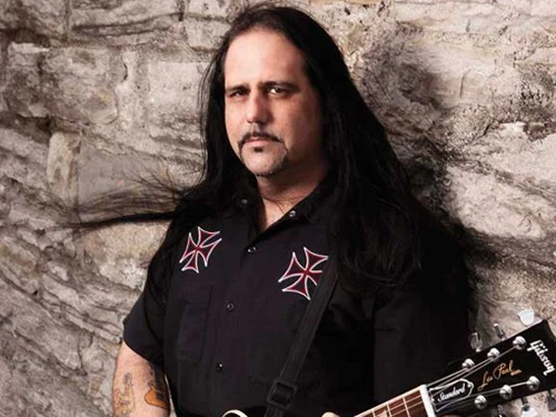 Nghệ sĩ guitar đột tử trên sân khấu ảnh 1