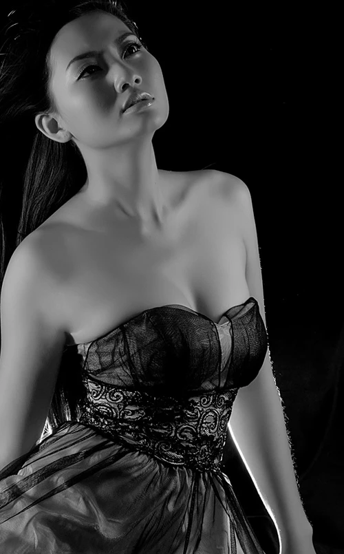 Ngọc Lan gợi cảm với đầm xẻ sâu ảnh 7