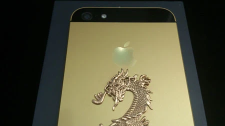 iPhone 5 mạ vàng khảm rồng đầu tiên tại Việt Nam ảnh 3