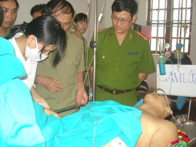 Ba chiến sĩ công an bị bắn trọng thương khi làm nhiệm vụ ảnh 1