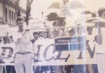 Đi biểu tình bằng máy bay của Nguyễn Cao Kỳ ảnh 1