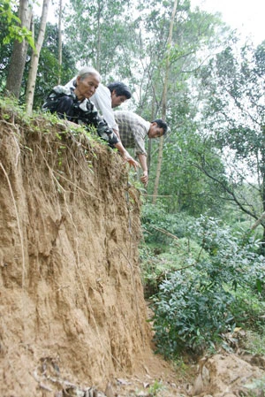 Châu Ê và nỗi lo núi sập ảnh 2 Châu Ê và nỗi lo núi sập ảnh 2