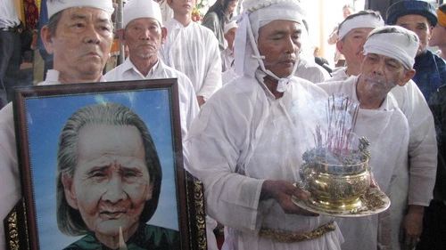 Tiễn đưa mẹ Thứ về với đất trời ảnh 1