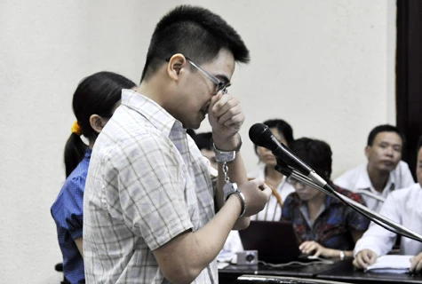 Nguyễn Đức Nghĩa bật khóc khi nói lời sau cùng trong phiên tòa diễn ra ngày 14/7 vừa qua. (Ảnh: N.A)