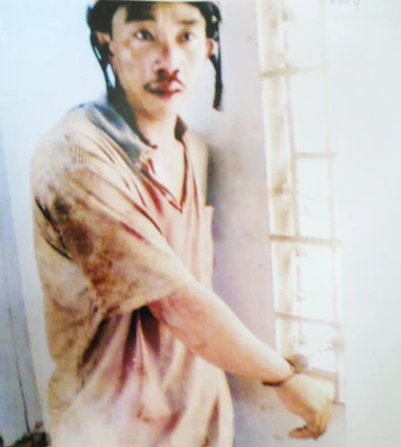 Anh Hải đã bị còng tại UBND xã Lang Minh. (Ảnh do gia đình cung cấp)