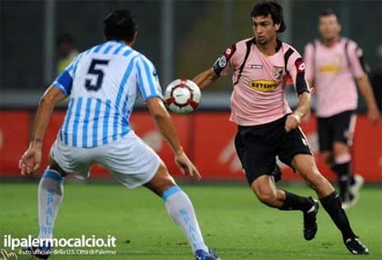 Các sao mới gây ấn tượng nhất bóng đá thế giới 2010 ảnh 19