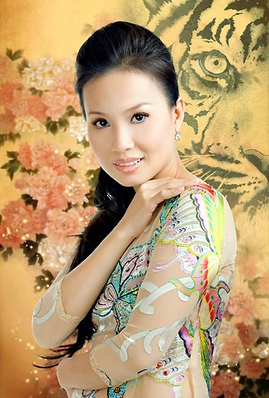 Cẩm Ly dịu dàng trên lịch ảnh 2