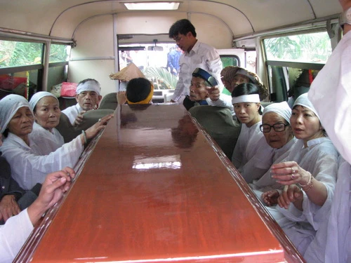 Tiễn đưa mẹ Thứ về với đất trời ảnh 11