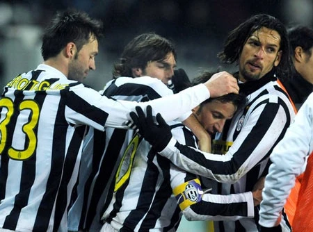 Thắng nhẹ nhàng, Juve và Milan sánh bước vào Tứ kết ảnh 3