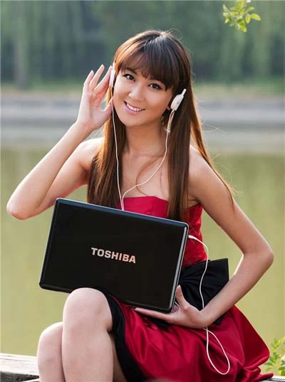 Toshiba Satellite M500 - mẫu máy giải trí bình dân với loa chất lượng cao Harman/Kardon và card đồ họa rời ATI.