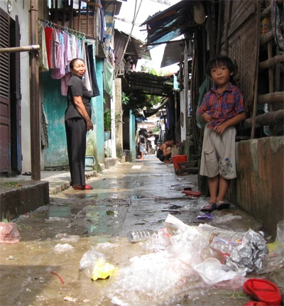 Khu ổ chuột giữa lòng thành phố ảnh 2