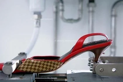 Xem giày nghìn đô được làm ra thế nào? ảnh 10