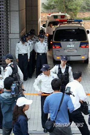 Cho đến sáng 2/10, cảnh sát được tin báo nữ diễn viên đã treo cổ tự tử trong phòng tắm nhà mình.