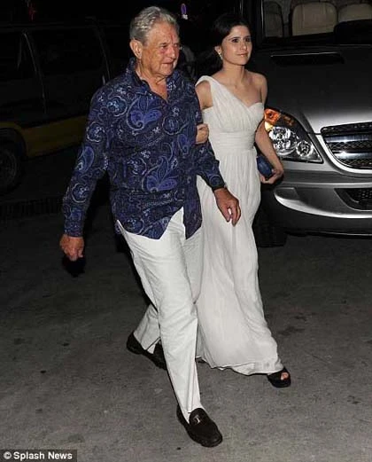 Tỷ phú bị kiện ra tòa vì quá keo kiệt ảnh 1