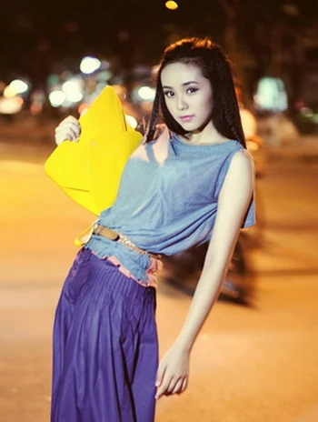 Bảo Trân 'nghịch' với váy áo sắc màu ảnh 7