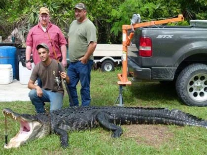 Chàng sinh viên câu được cá sấu khổng lồ ảnh 2