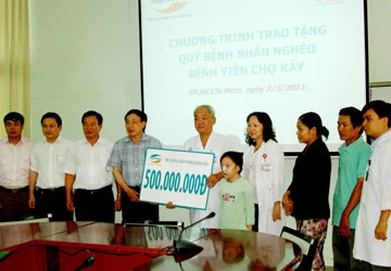 Hỗ trợ 500 triệu đồng giúp em Quỳnh Trang chữa bệnh ảnh 1