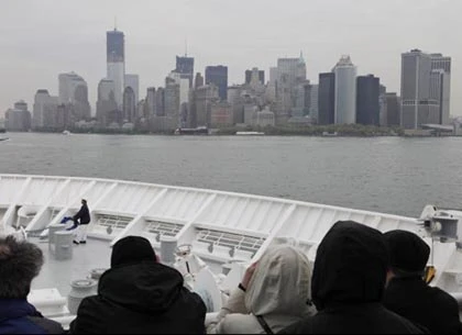 Hậu duệ Titanic cập cảng New York an toàn ảnh 6