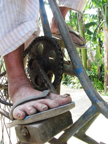 Cụ ông gần 100 tuổi đạp xích lô ảnh 7 Cụ ông gần 100 tuổi đạp xích lô ảnh 7