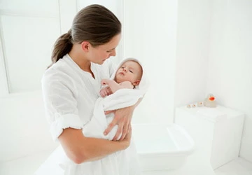 Nặng nề với mẹ đẻ vì chuyện chăm con ảnh 1